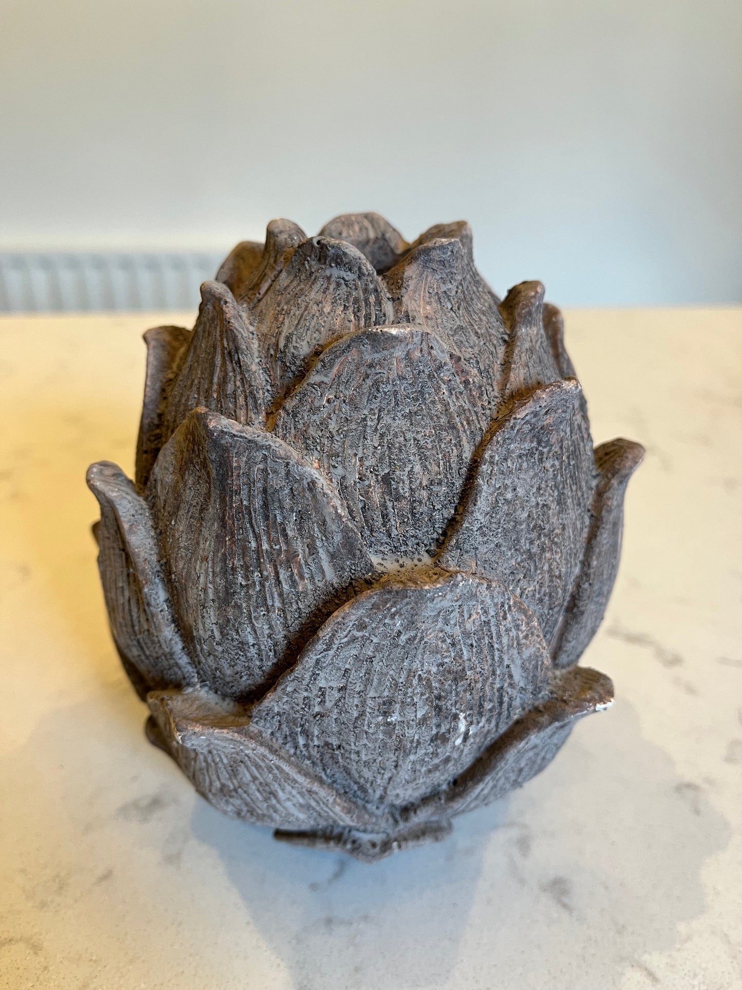 Stone artichoke candle holder (Medium)