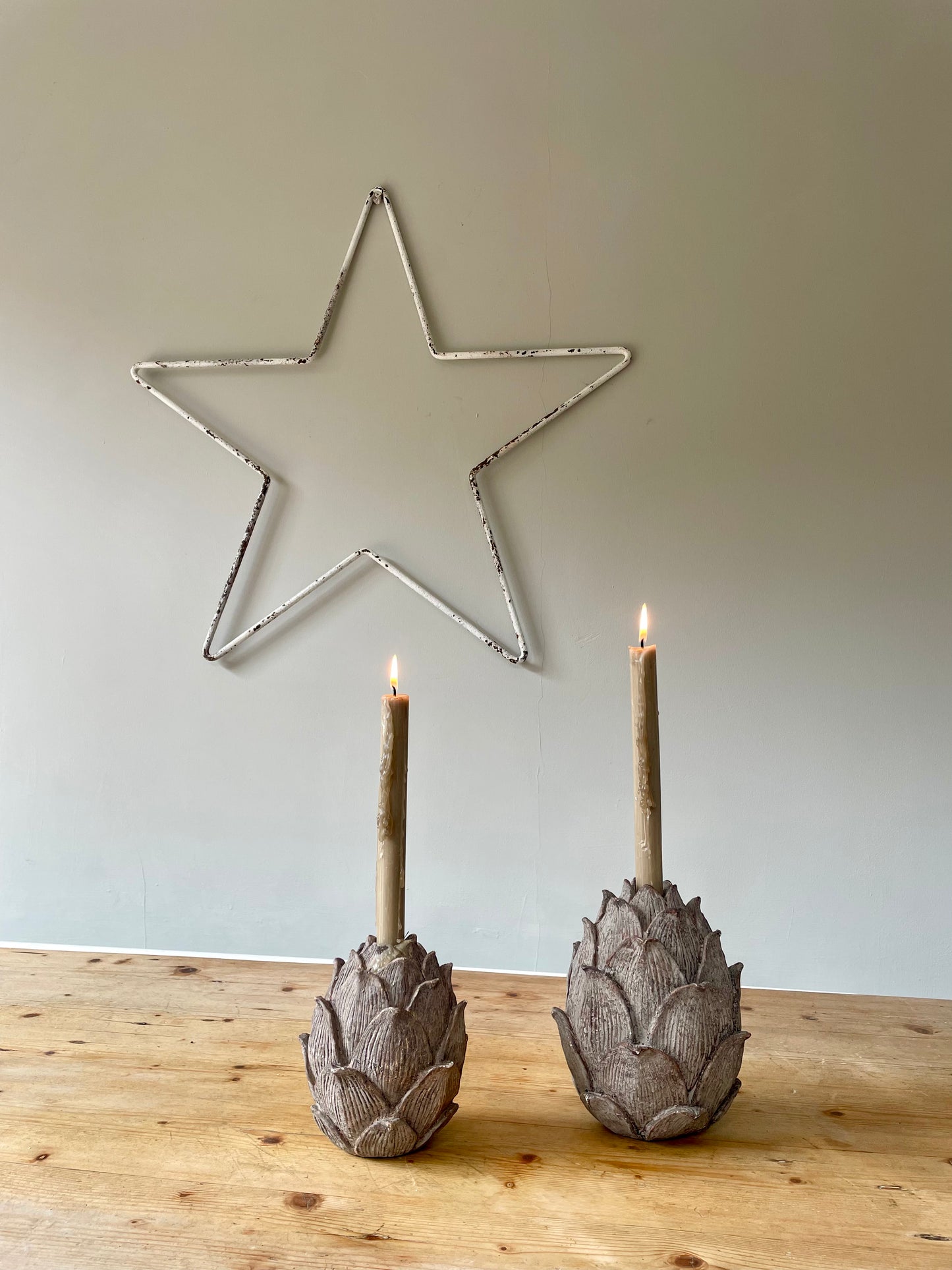 Stone artichoke candle holder (Medium)